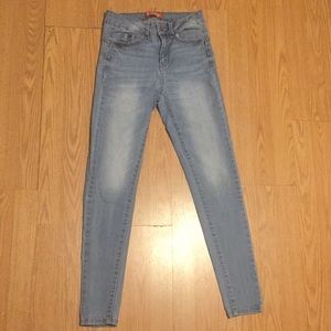 Light wash skinny jeans